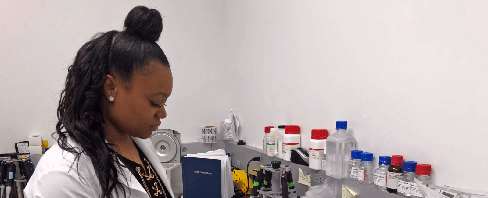Jalisa Taylor, Ph.D. student and Just Julian Scholar in a Howard lab